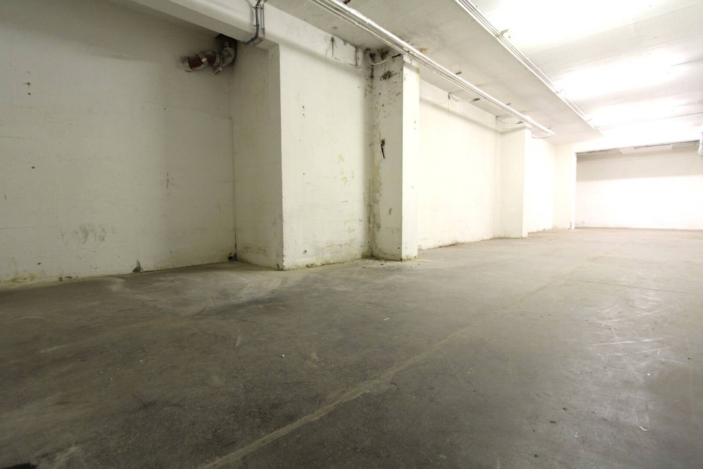 Large warehouse in the 20th district