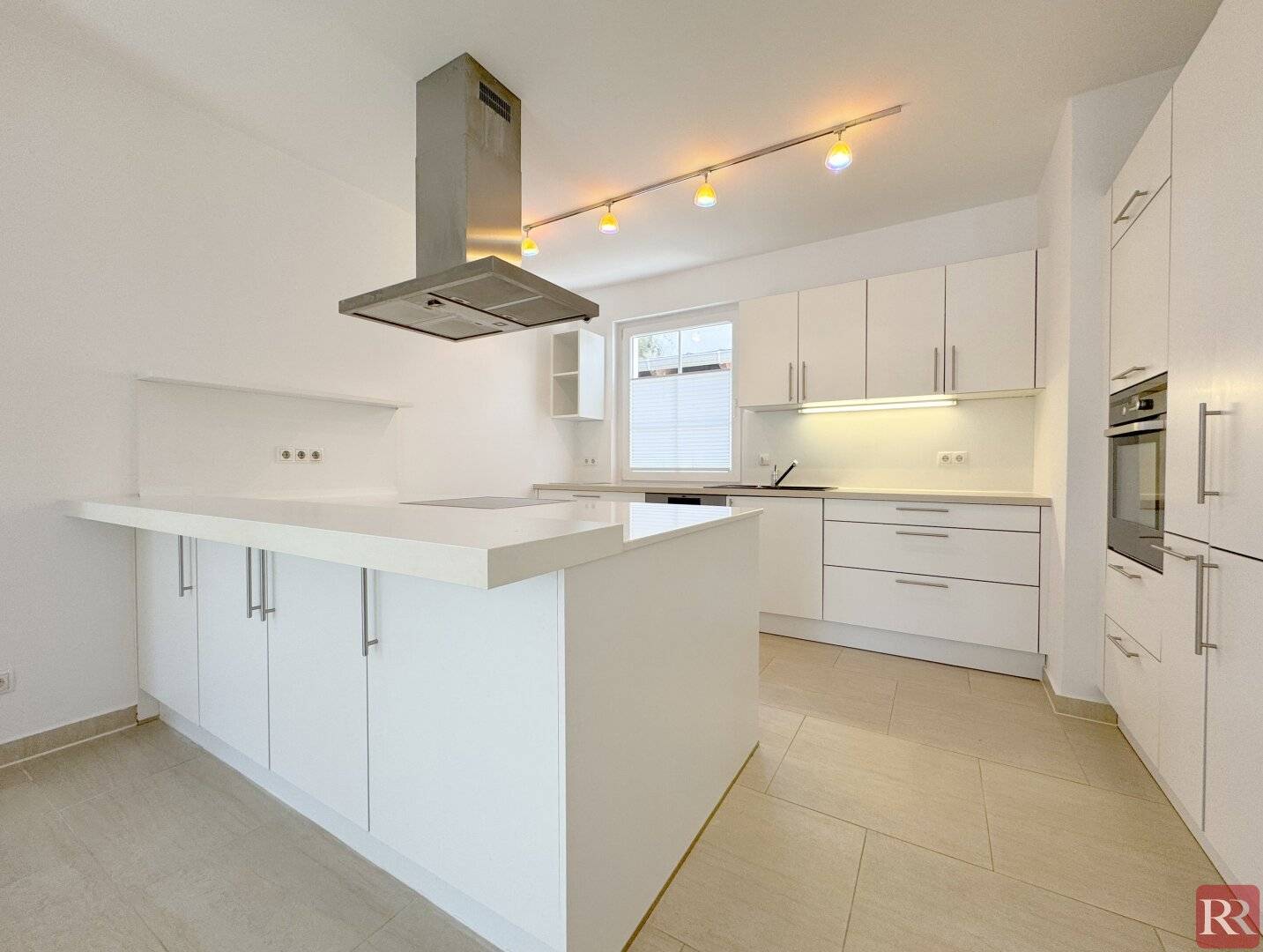 Exclusive garden residence spacious ground floor apartment with private pool in the heart of Klosterneuburg