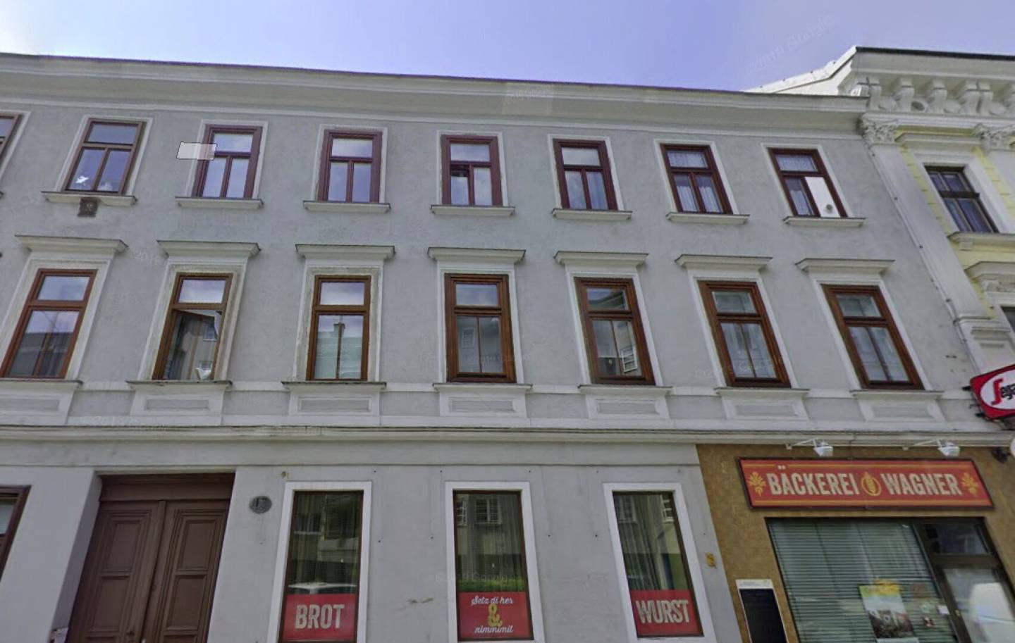 Tenement near the subway; 100% fixed-term leases + potential for attic expansion