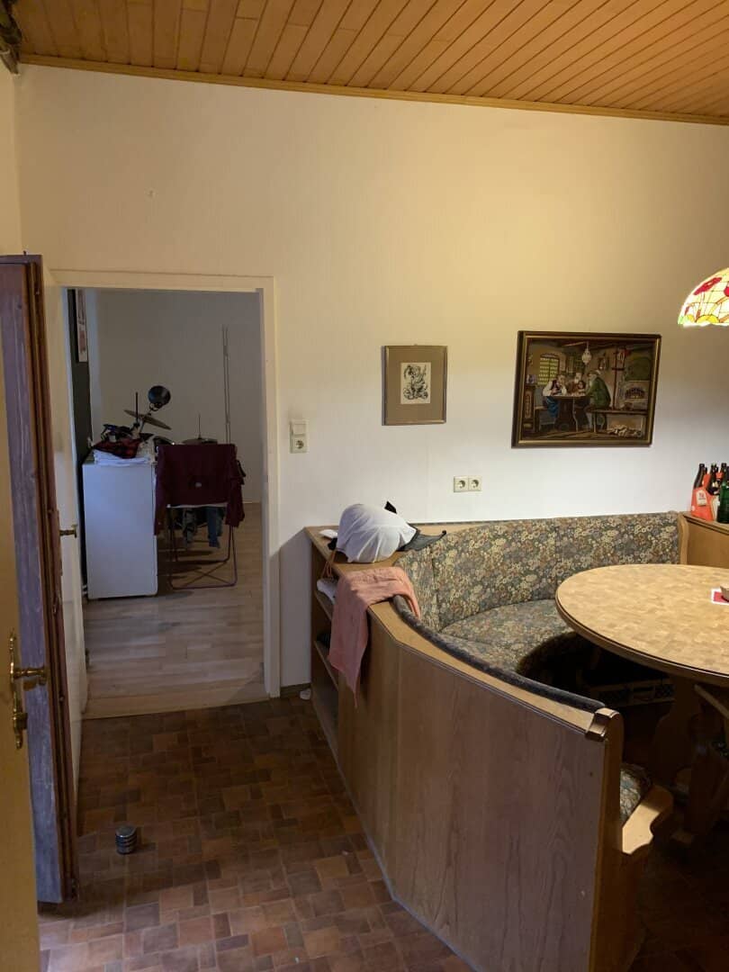 Tenement near the subway; 100% fixed-term leases + potential for attic expansion