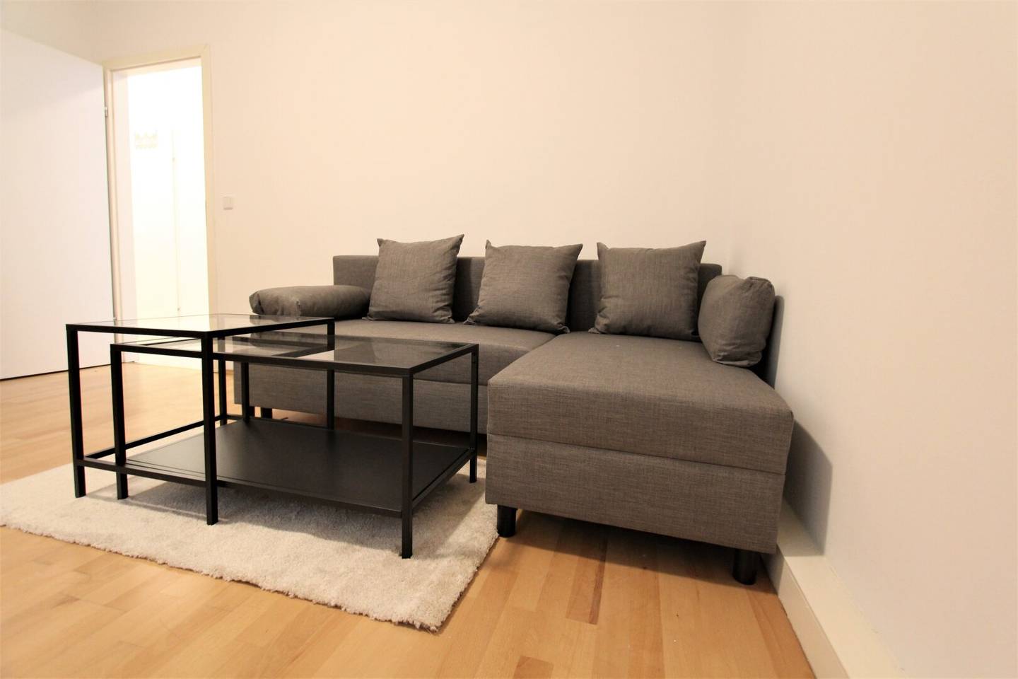 Nicely furnished 2 room apartment with style in a central location! Short-term rental!