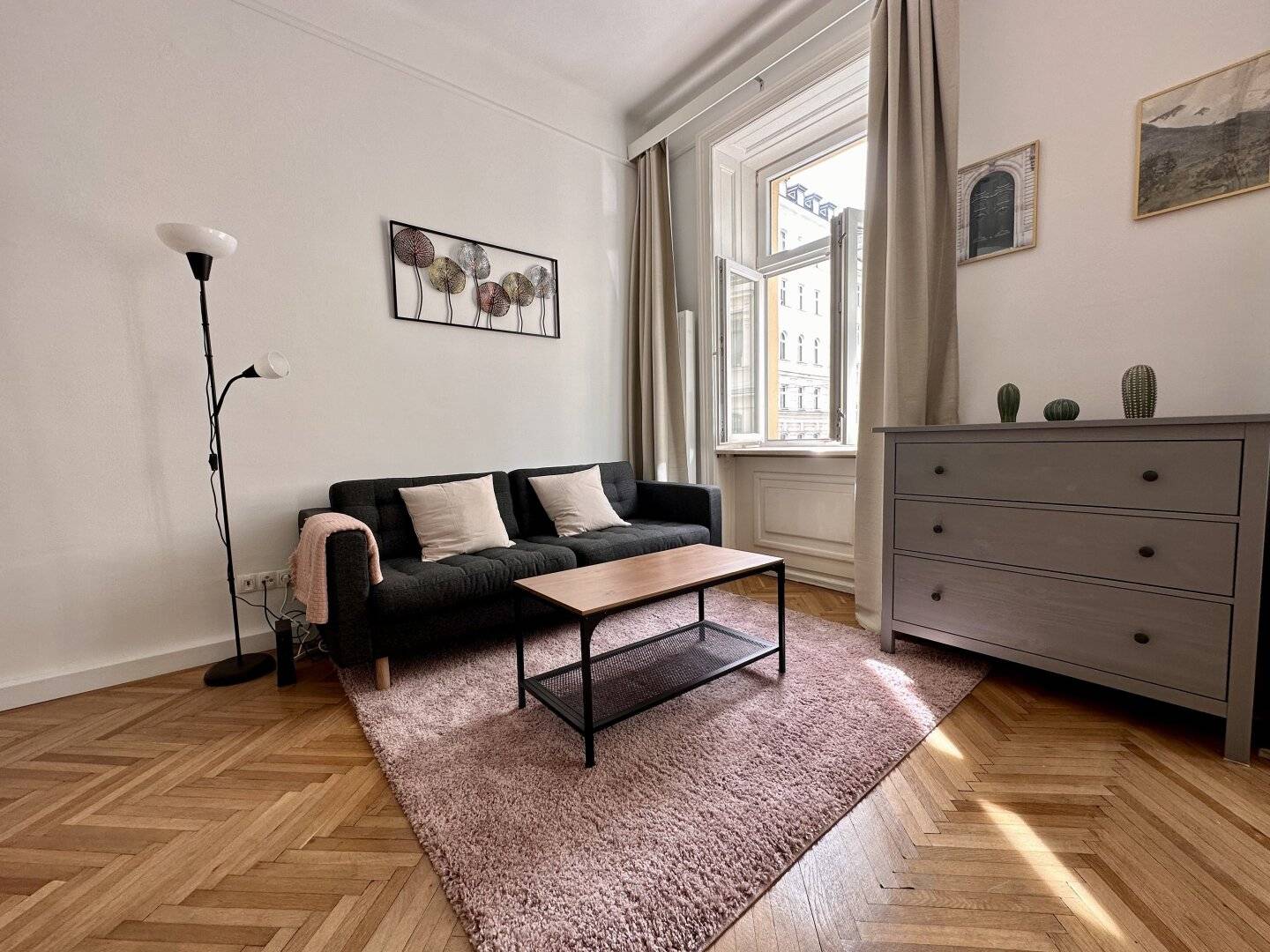 Stylish old building apartment in Vienna, fully furnished, perfect room layout and prime location