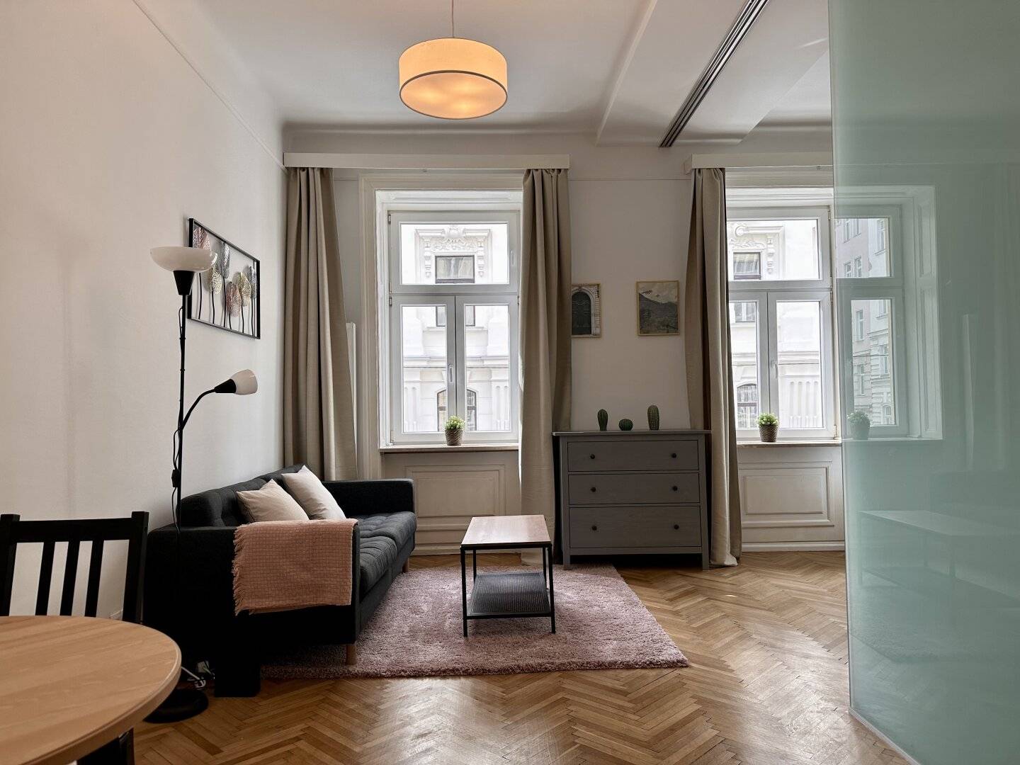 Stylish old building apartment in Vienna, fully furnished, perfect room layout and prime location