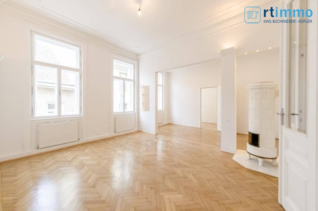 STADTKERN: Quiet renovated 3 room apartment in a heritage protected historicist old building