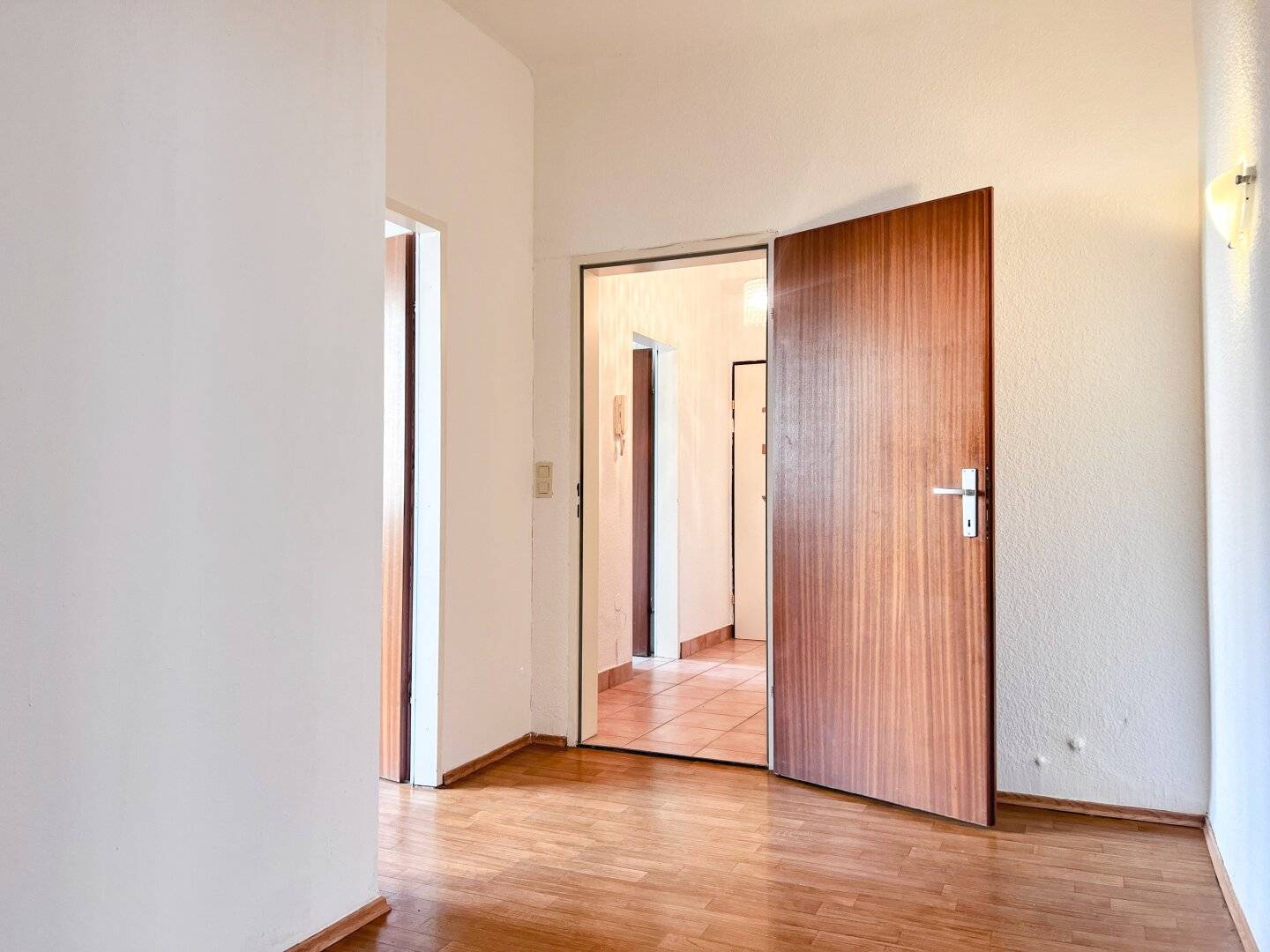 Opportunity! 2-room apartment with balcony - renovation needed