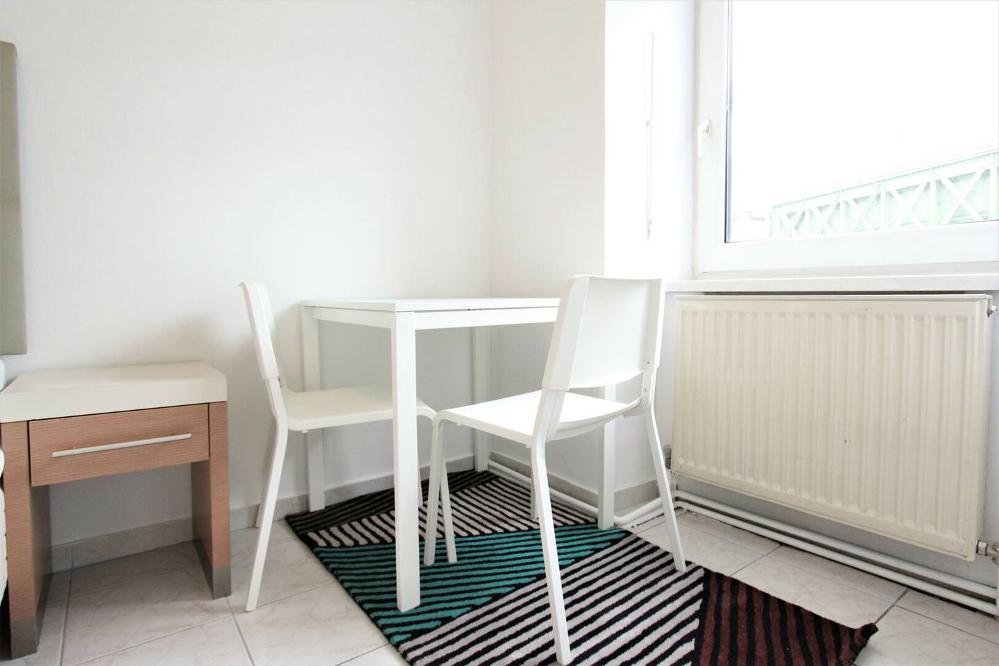 Short-term rental! Furnished, sunny apartment with top public transport connections!