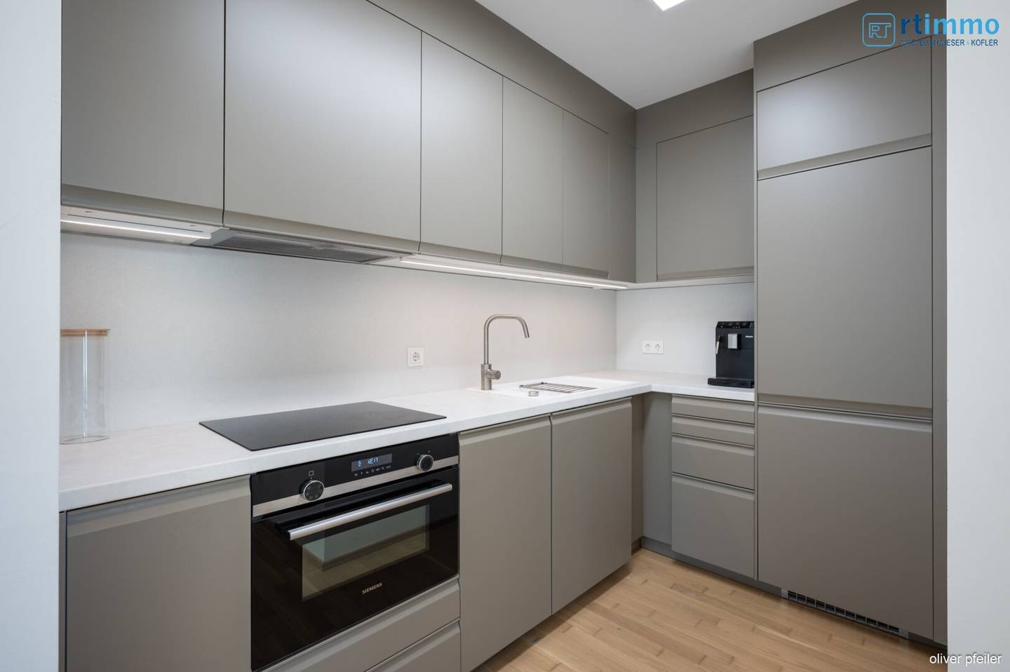 LEBENSGEFÜHL PUR - DACHGESCHOSSWOHNUNG MIT GROSSZÜGIGEN TERRASSEN IM GRÜNEN UND 2 GARAGENSTELLPLÄTZEN