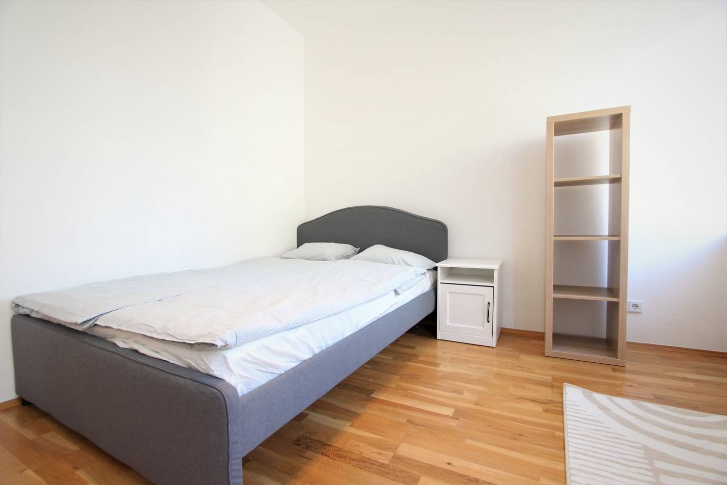 Beautiful furnished 1 room apartment Short term rental","de":"Wunderschöne, möblierte 1-Zimmer-Wohnung! Kurzzeitvermietung!"