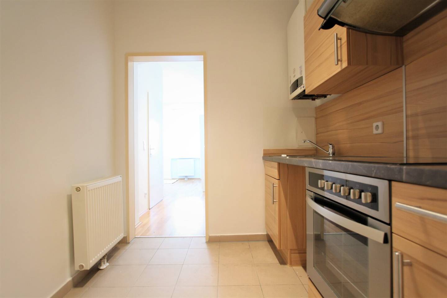 Beautiful furnished 1 room apartment Short term rental","de":"Wunderschöne, möblierte 1-Zimmer-Wohnung! Kurzzeitvermietung!"