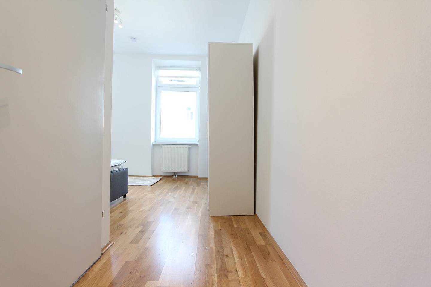 Beautiful furnished 1 room apartment Short term rental","de":"Wunderschöne, möblierte 1-Zimmer-Wohnung! Kurzzeitvermietung!"