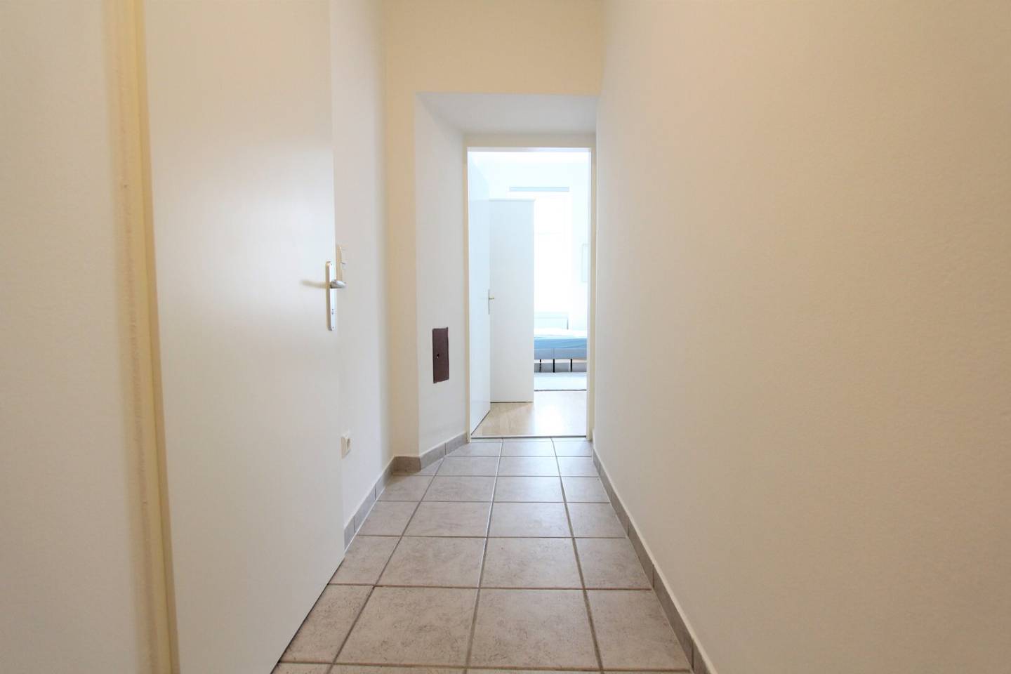 Short-term rental! Beautifully furnished, sunny one room apartment in top location