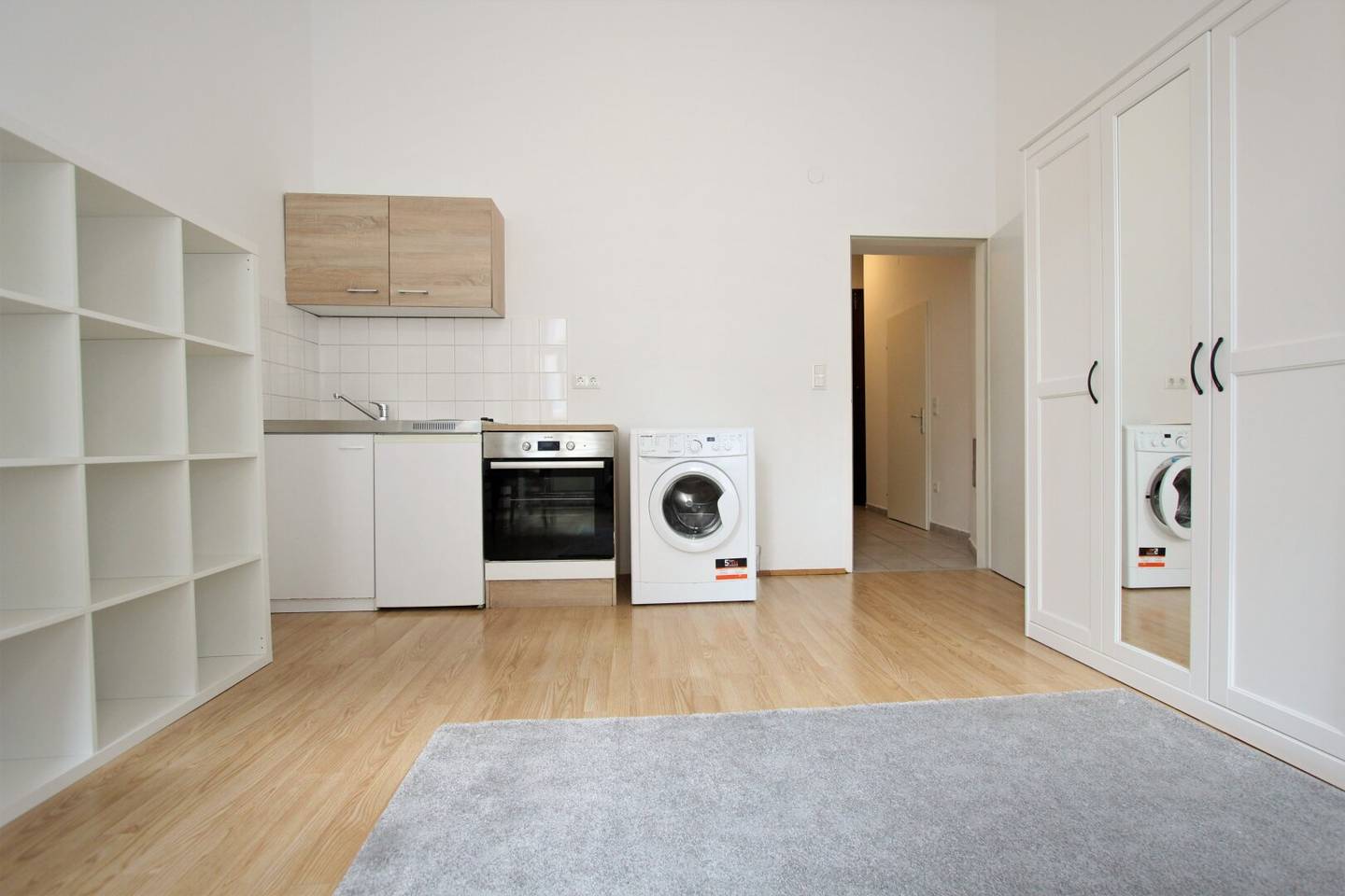 Short-term rental! Beautifully furnished, sunny one room apartment in top location