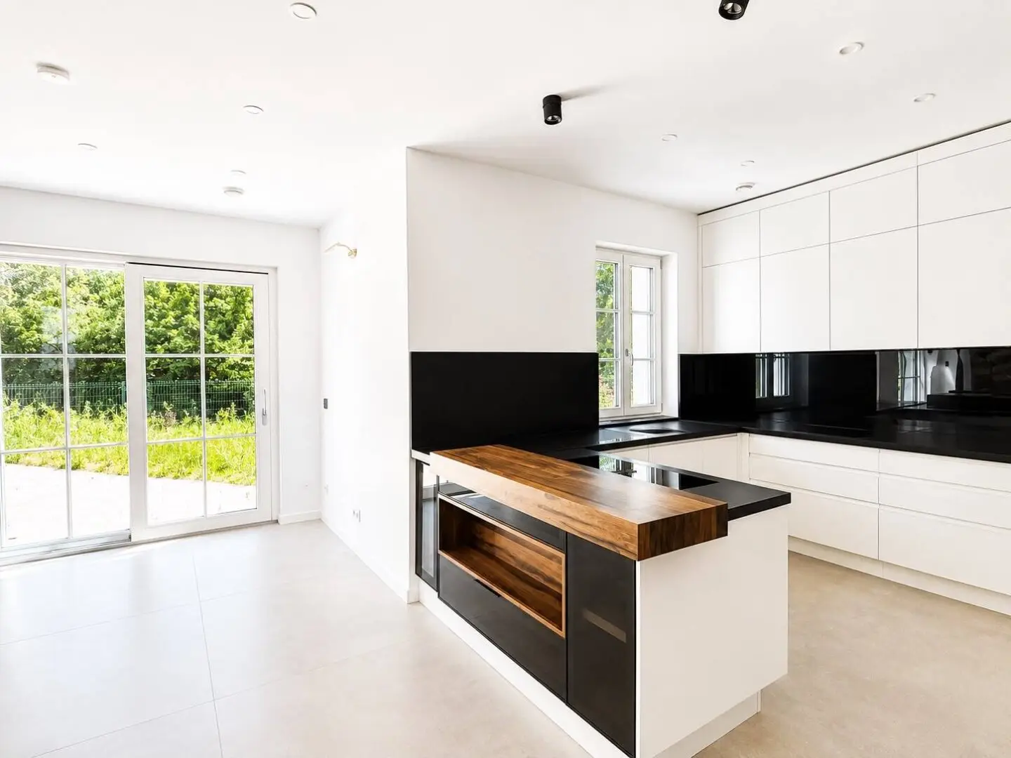 AQUALINA! First occupancy! Villa with 5 bedrooms with garden and pool