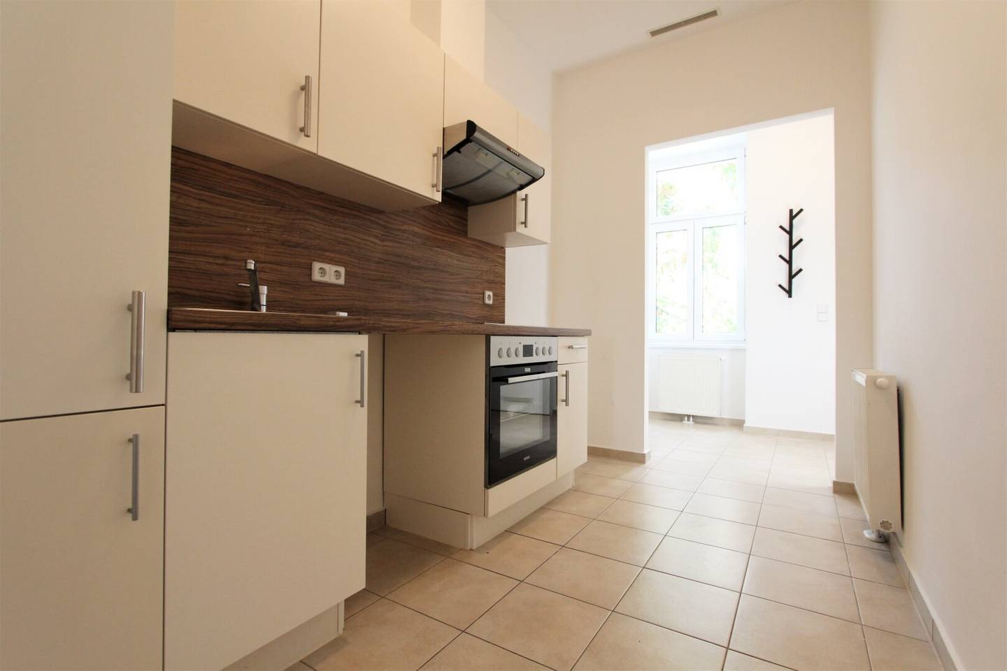 Nicely furnished, bright 2 room apartment for short term rentalengkap?Nope, please ignore this line; The final string below is correct will be provided in the next message.16