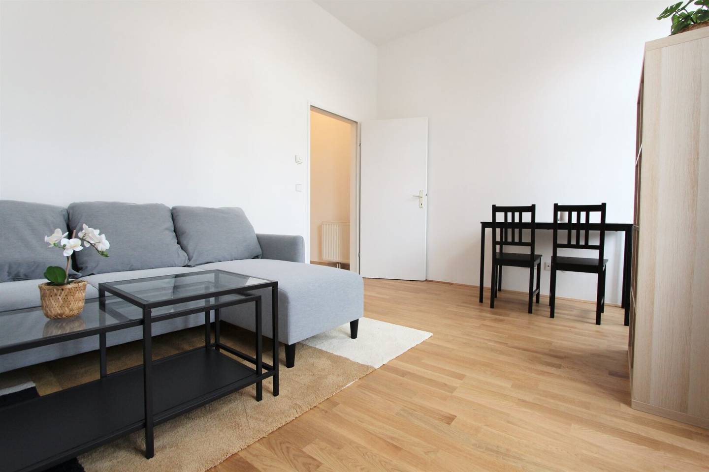Nicely furnished, bright 2 room apartment for short term rentalengkap?Nope, please ignore this line; The final string below is correct will be provided in the next message.16