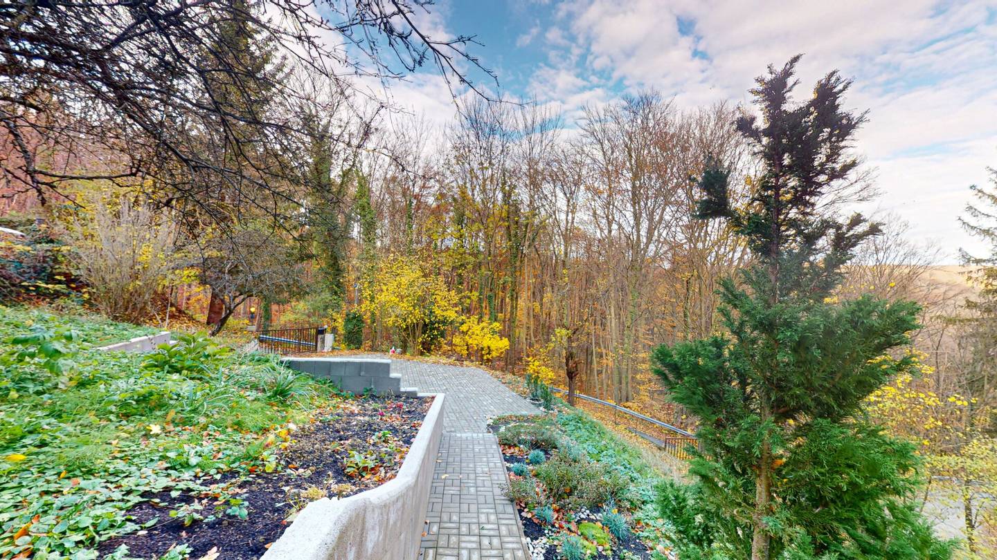 Spacious family house with a large plot in a green peaceful setting of 1140 Wien