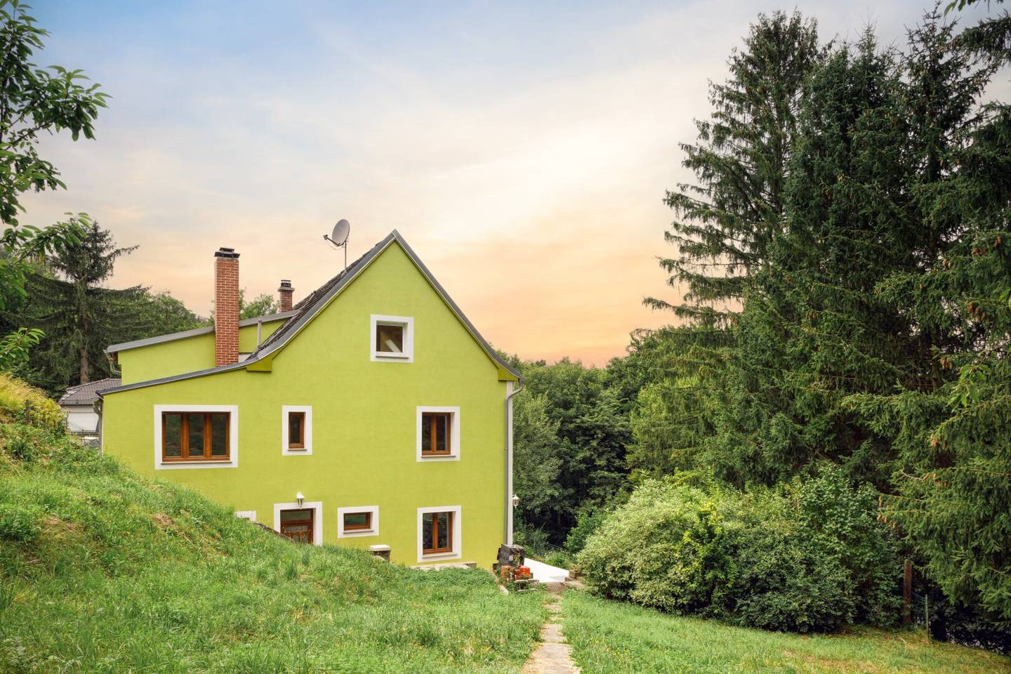 Spacious family house with a large plot in a green peaceful setting of 1140 Wien