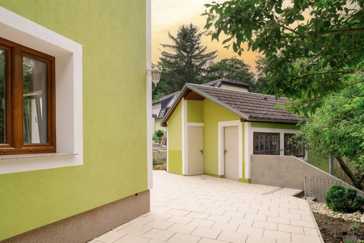 Spacious family house with a large plot in a green peaceful setting of 1140 Wien
