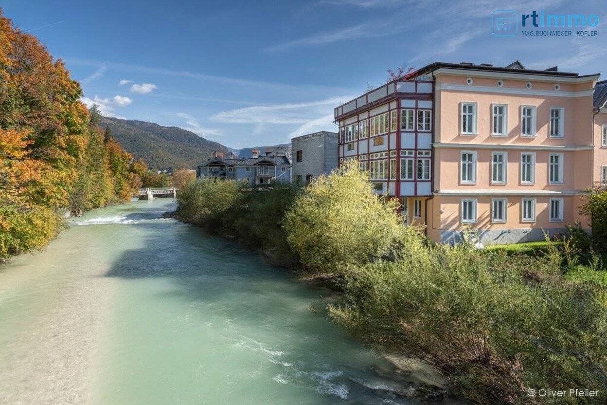 KLASSISCHE VILLA DIREKT AN DER ISCHL - RESIDIEREN und ARBEITEN SIE MIT STIL!  - STELLPLÄTZE AM GRUND!