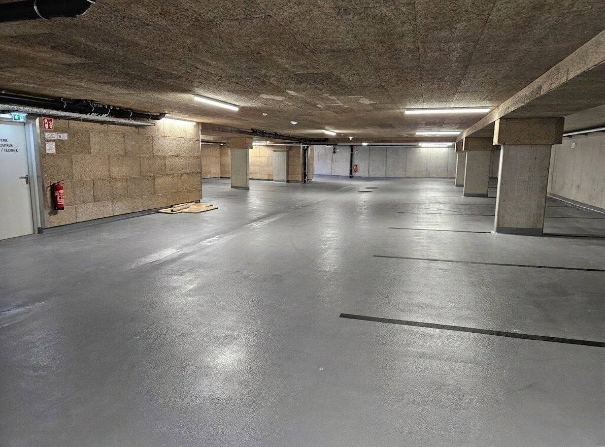 Underground parking space in Fügen for rent or sale