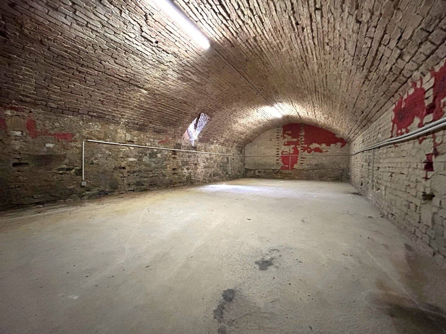 Spacious warehouse in the 9th district