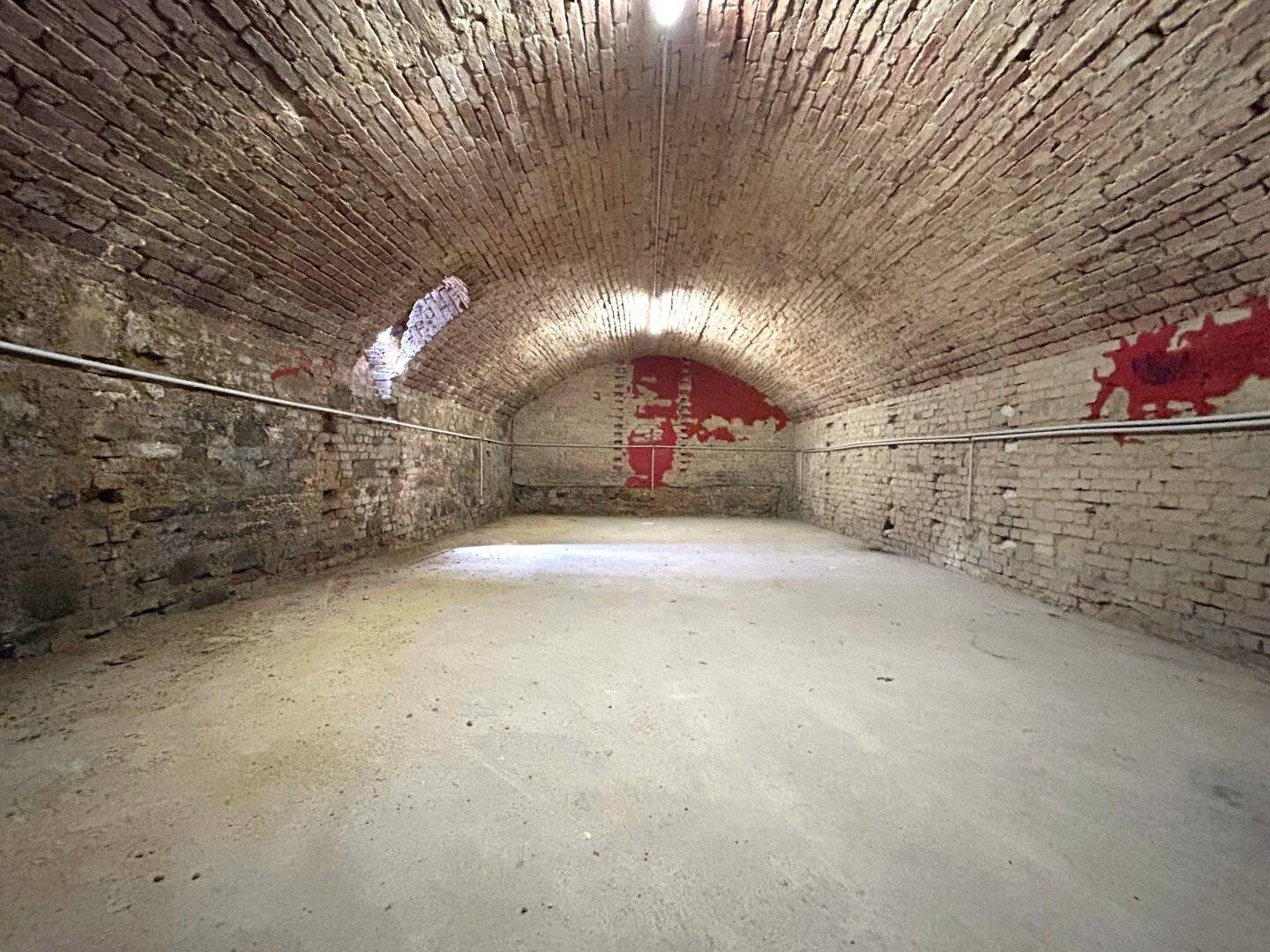 Spacious warehouse in the 9th district