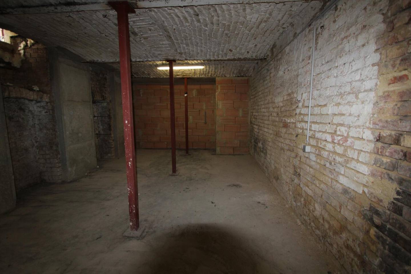 Large warehouse! WITHOUT COMMISSION!