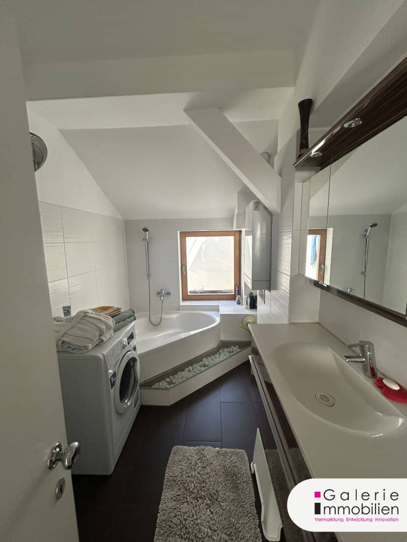 Sonnige DG-Wohnung mit Blick auf Gloriette