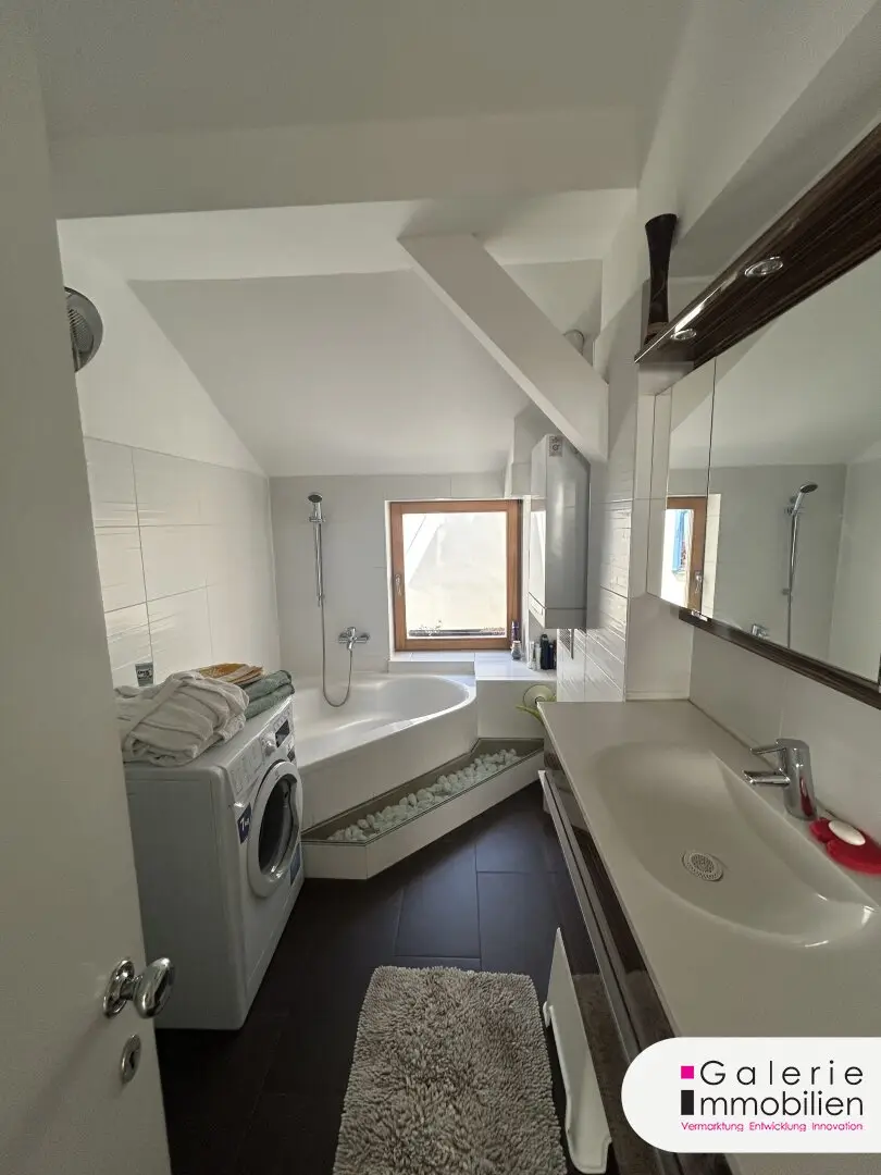 Sunny attic apartment with a view of Gloriette