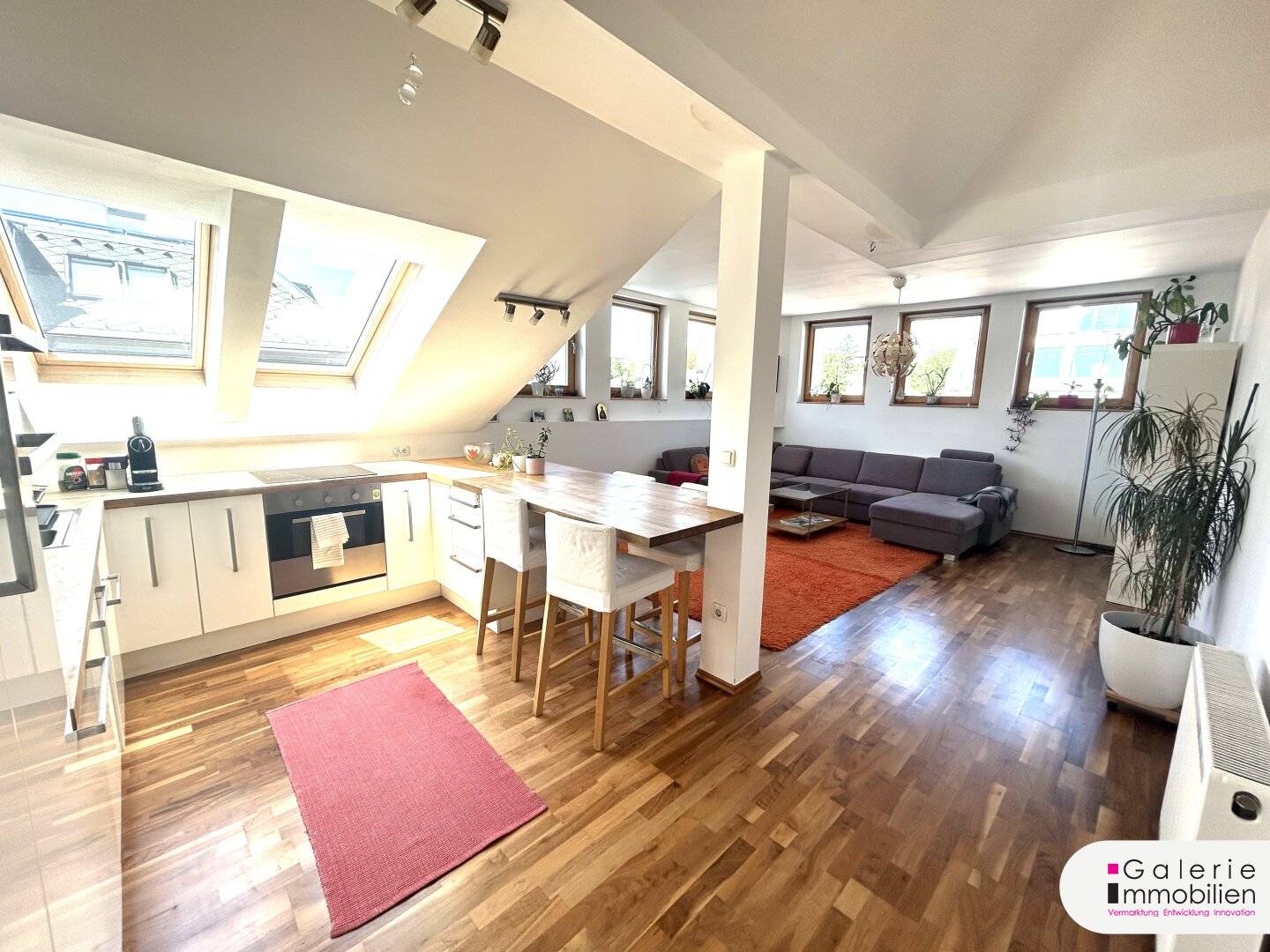 Sonnige DG-Wohnung mit Blick auf Gloriette