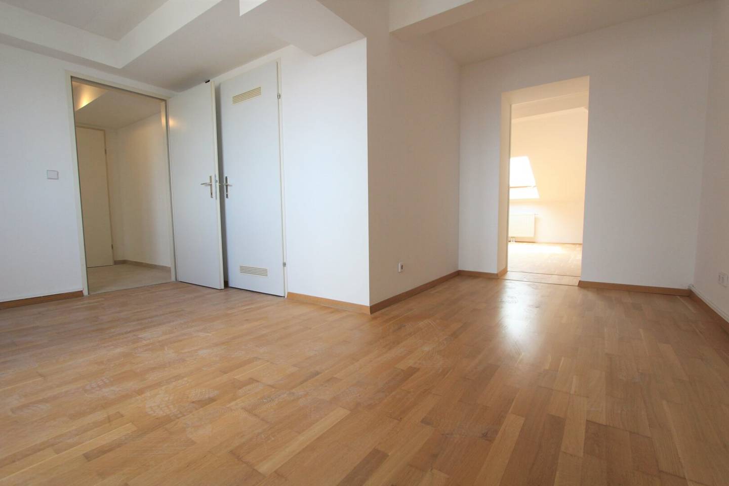 SPACIOUS 2-ROOM APARTMENT IN THE 10TH DISTRICT