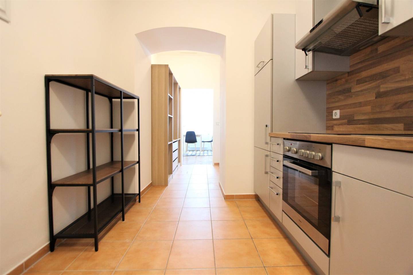 Kurzzeitvermietung! Schön möblierte, helle Wohnung in Bestlage!