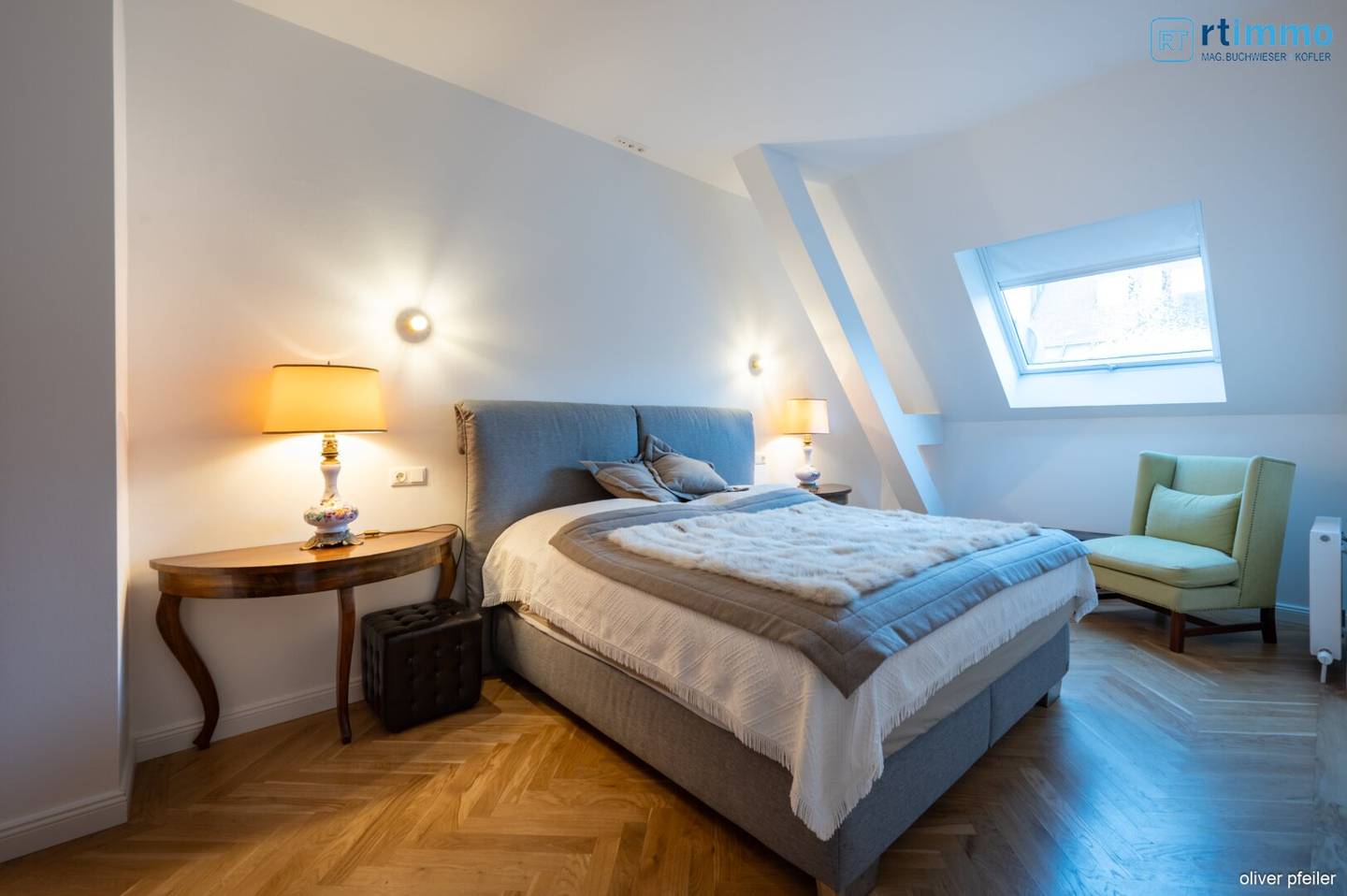 Noble 5-room attic apartment with terrace and air conditioning, as good as new