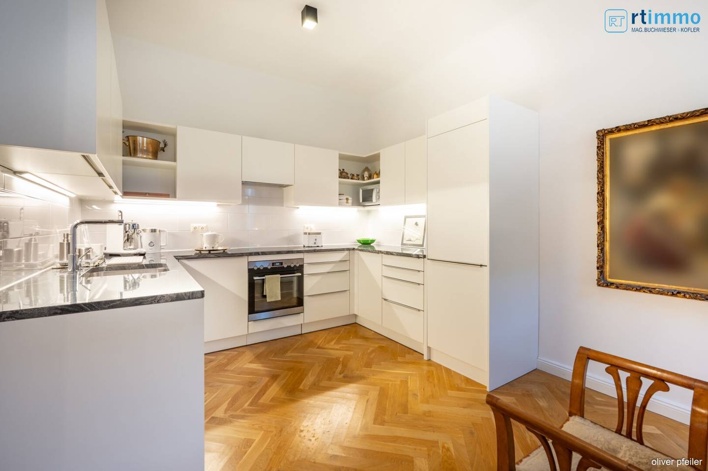 Noble 5-room attic apartment with terrace and air conditioning, as good as new