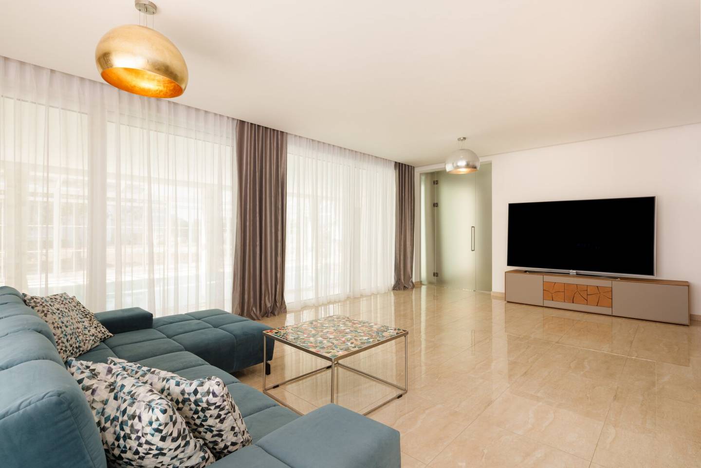 VILLA mit Innenpool und Weinkeller im Golfclub Fontana