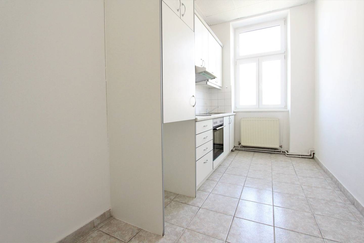 Well connected WG suitable five room apartment in the 15th district