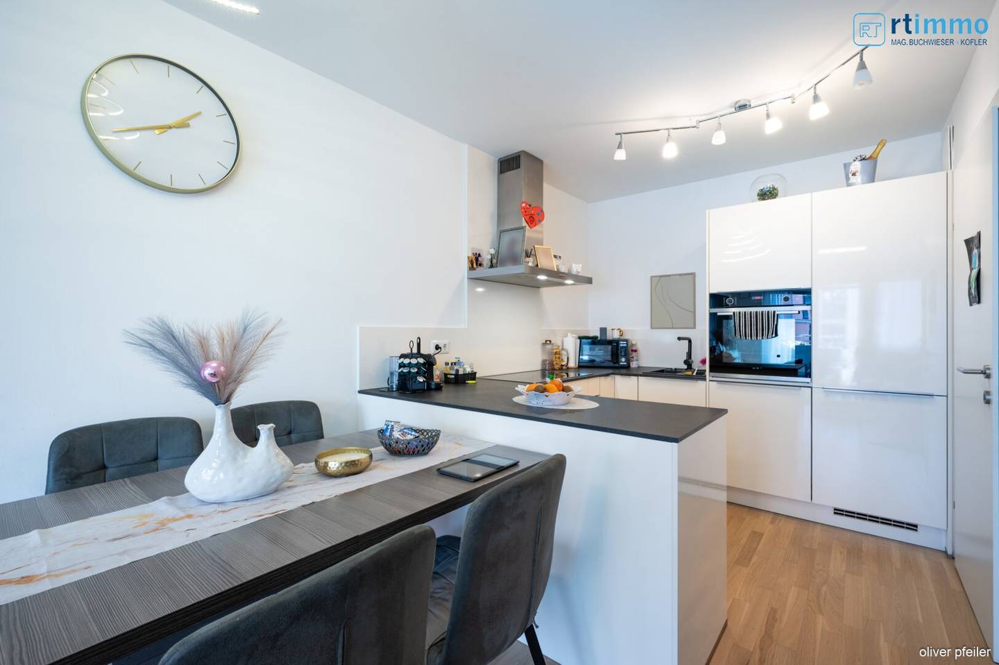 Urban living at the highest level: three rooms with high end equipment and wellness area