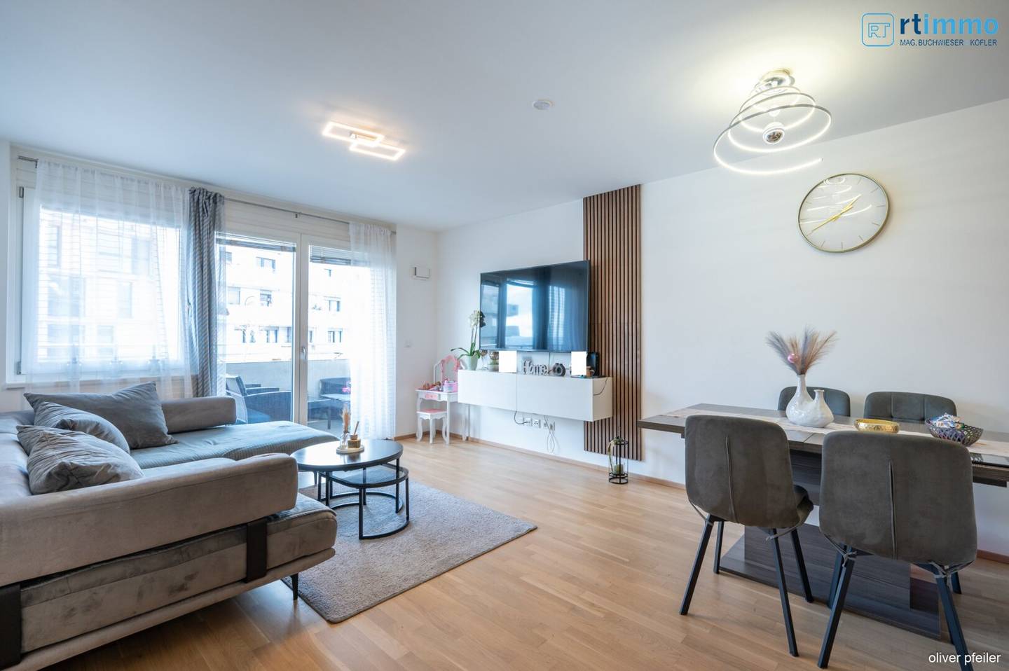 Urban living at the highest level: three rooms with high end equipment and wellness area