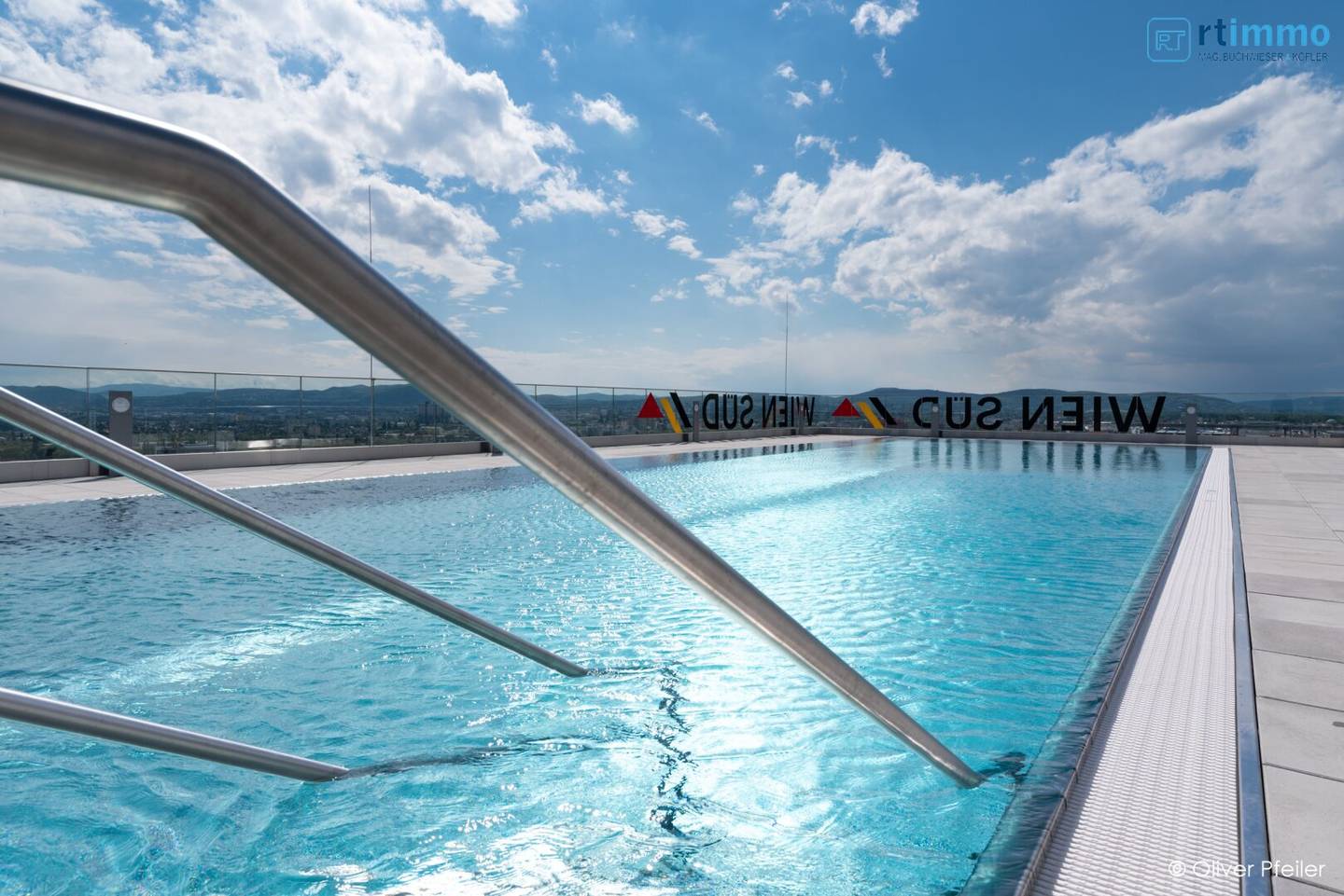 Urban living at the highest level: three rooms with high end equipment and wellness area