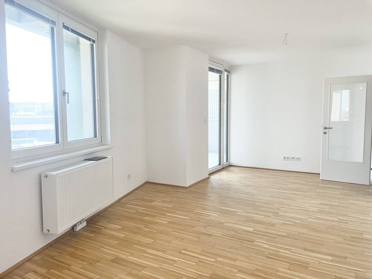 Commission free from the owner extraordinary two room apartment with loggia near U6 Erlaaer Straße