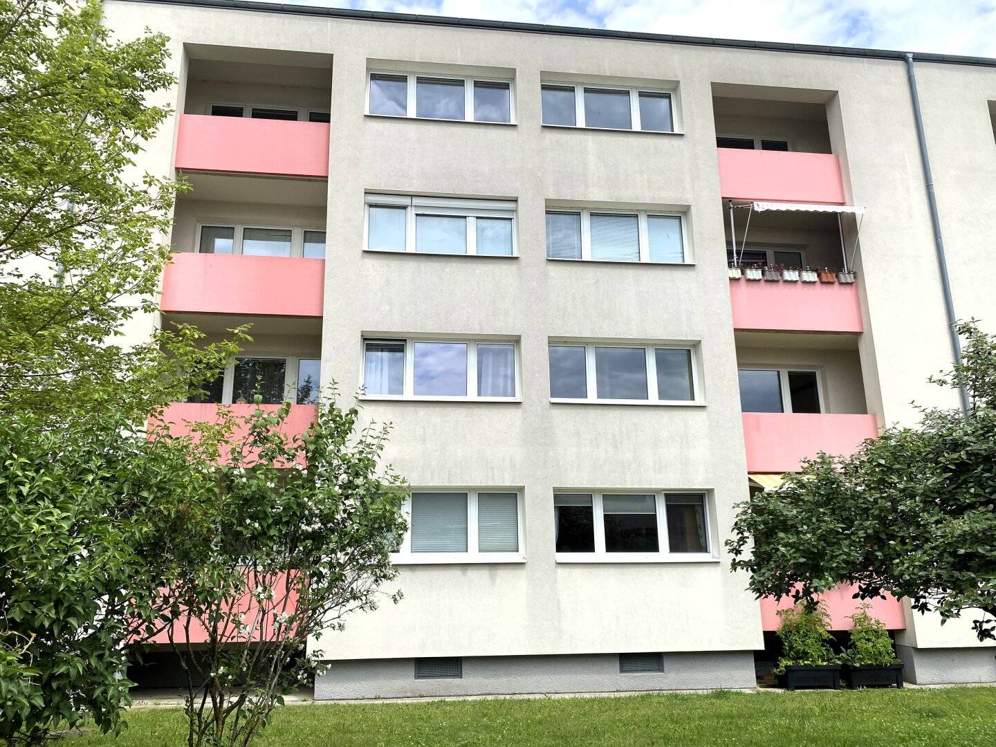 Provision free 3 room apartment with perfect layout','de':'PROVISIONSFREIE 3-ZIMMER WOHNUNG MIT PERFEKTEM GRUNDRISS!