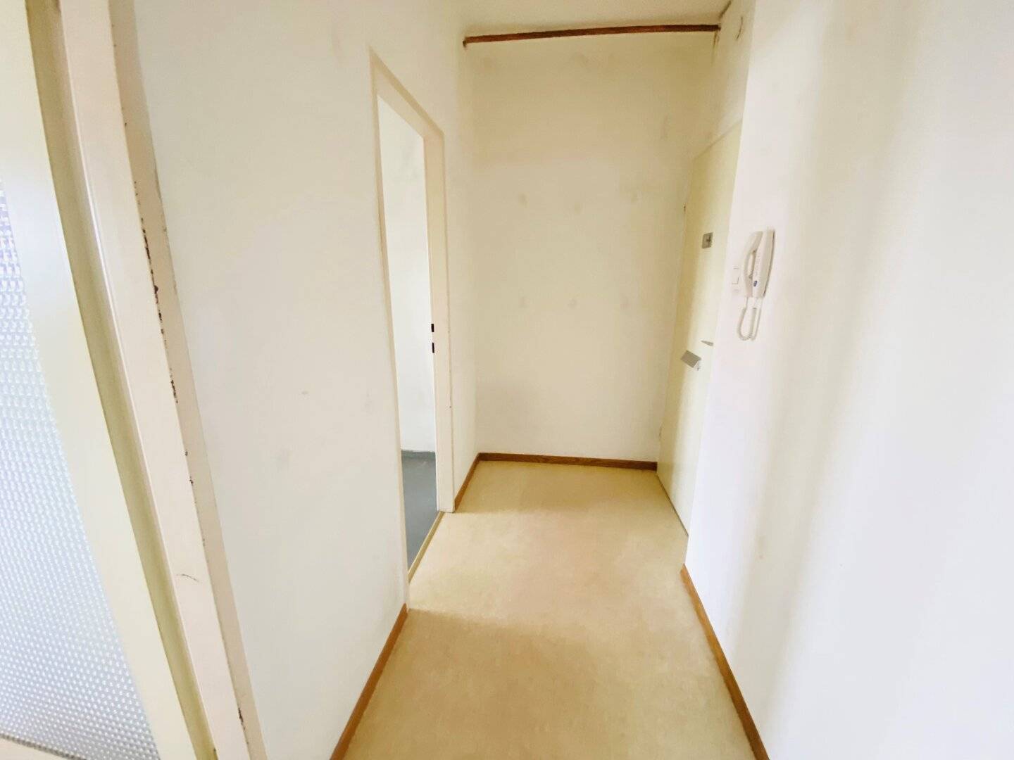 Provision free 3 room apartment with perfect layout','de':'PROVISIONSFREIE 3-ZIMMER WOHNUNG MIT PERFEKTEM GRUNDRISS!