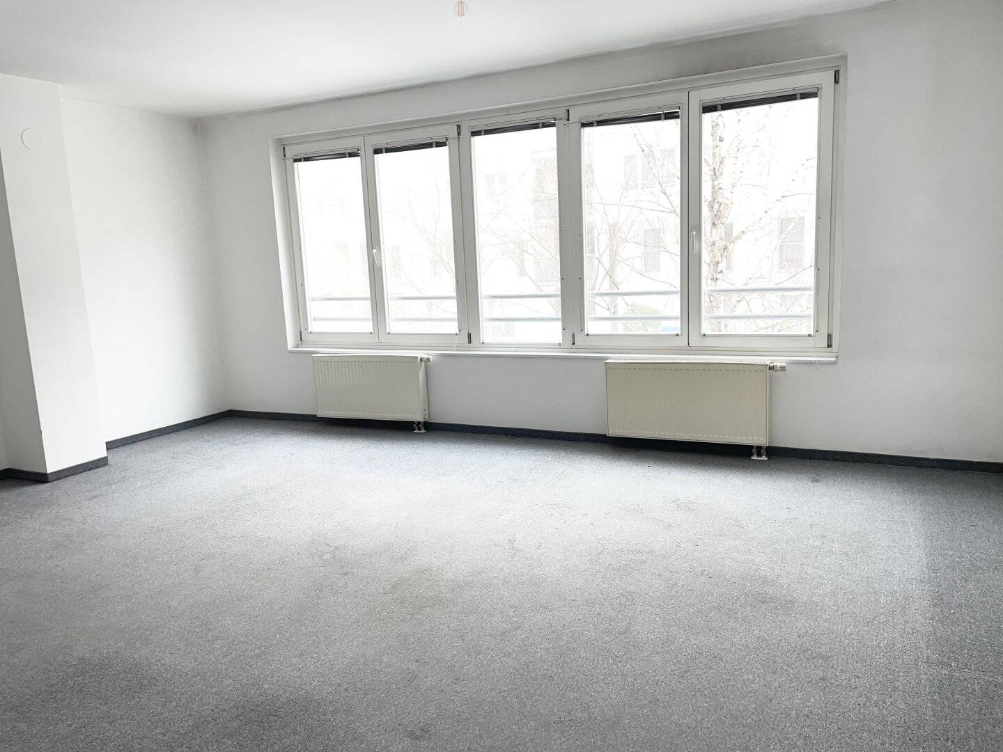 Provision free from the owner Nice 3 room apartment with loggia at ALT ERLAA!