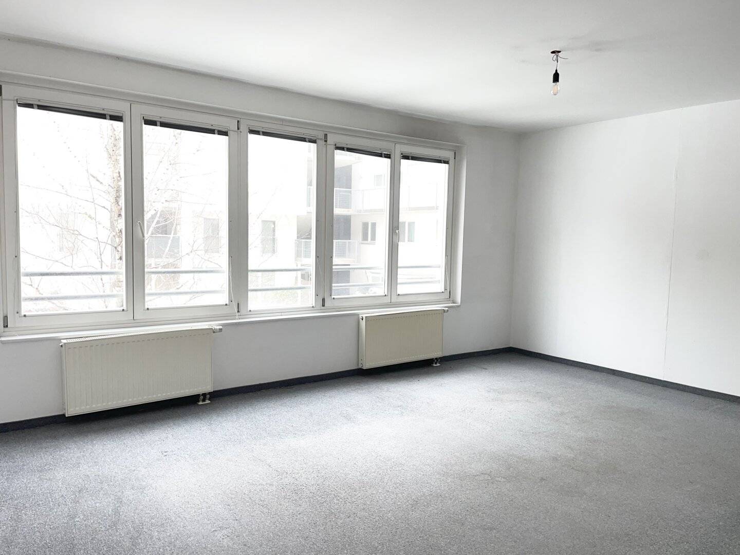 Provision free from the owner Nice 3 room apartment with loggia at ALT ERLAA!