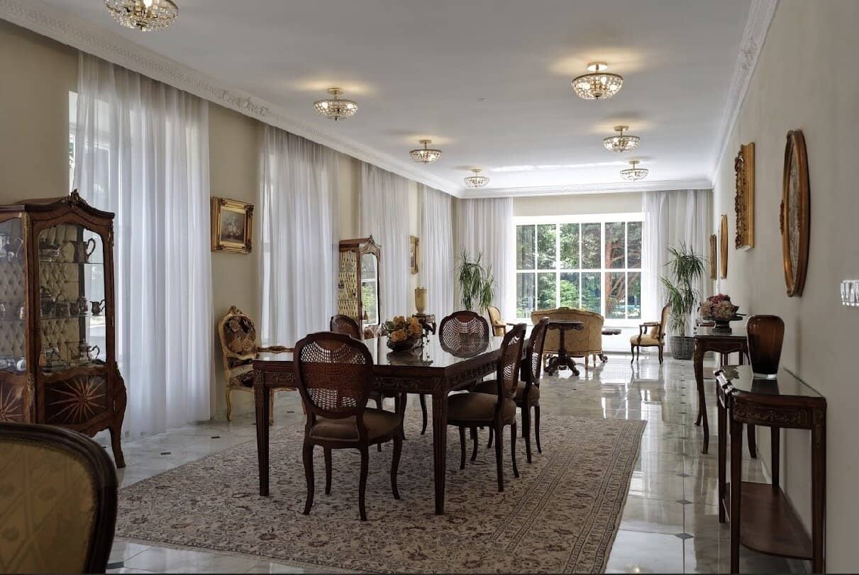 HISTORISCHE VILLA MIT PARK, POOL & SPA IN BADEN BEI WIEN