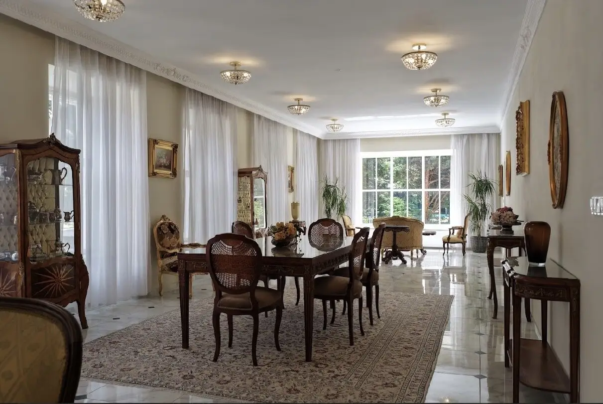 HISTORISCHE VILLA MIT PARK, POOL & SPA IN BADEN BEI WIEN