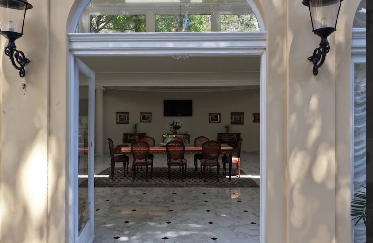 HISTORISCHE VILLA MIT PARK, POOL & SPA IN BADEN BEI WIEN