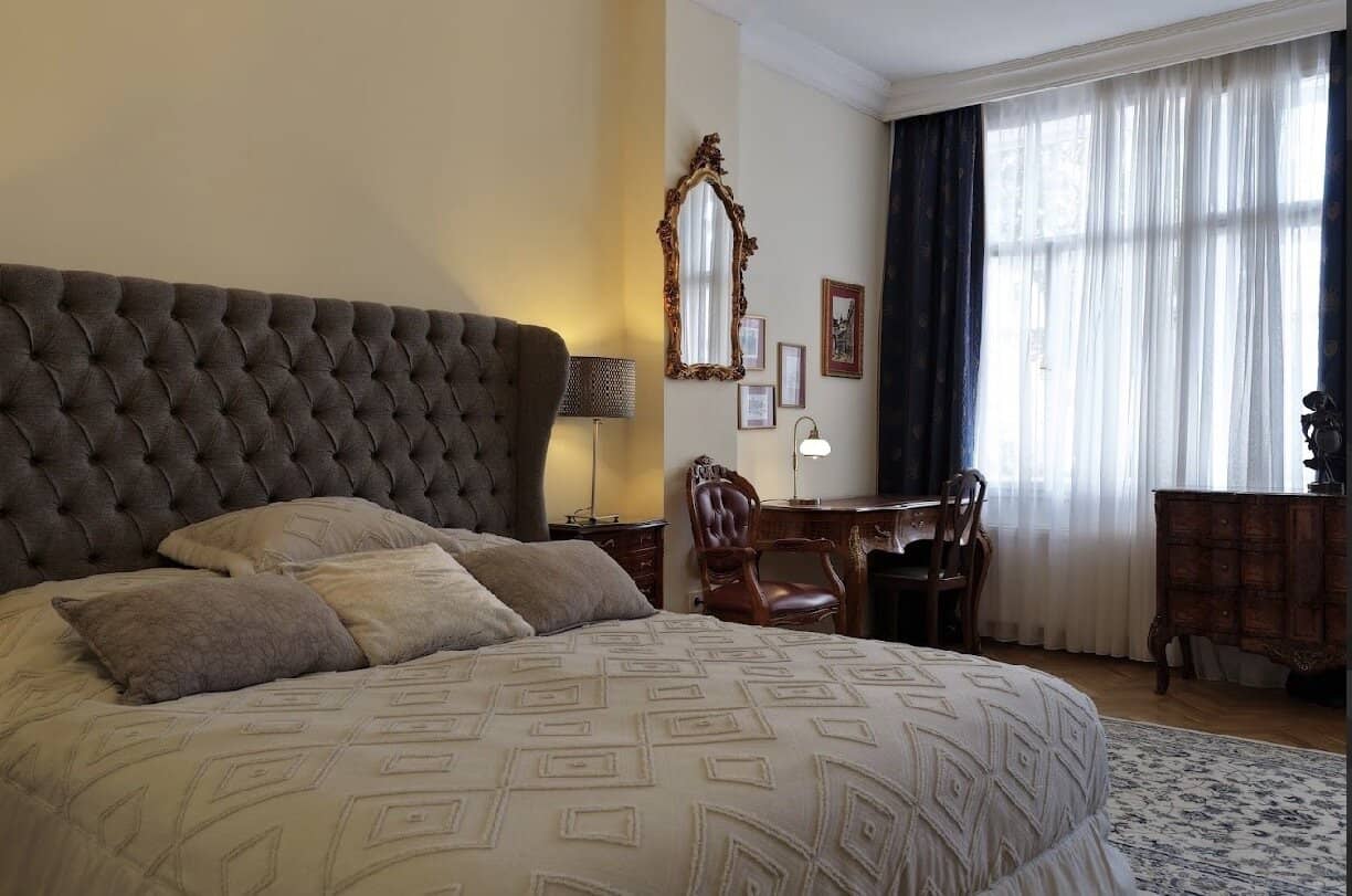 HISTORISCHE VILLA MIT PARK, POOL & SPA IN BADEN BEI WIEN