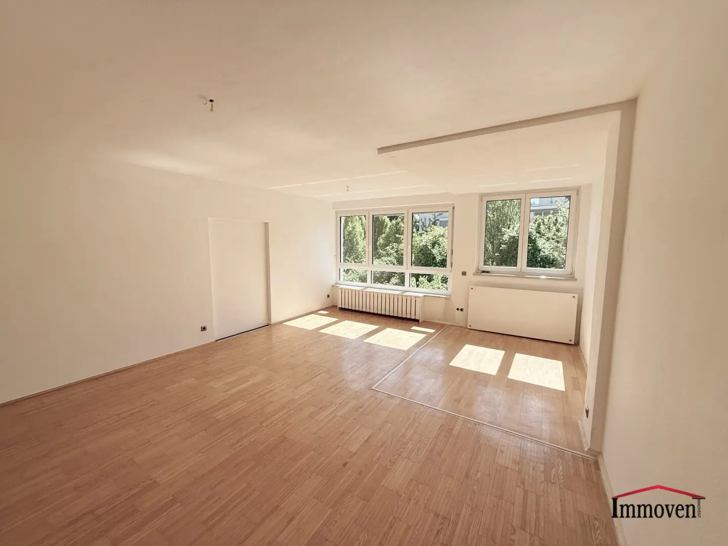 Lichtdurchflutete Wohnung mit großer Terrasse und Tiefgaragenplatz im begehrten Stadtteil St. Peter!