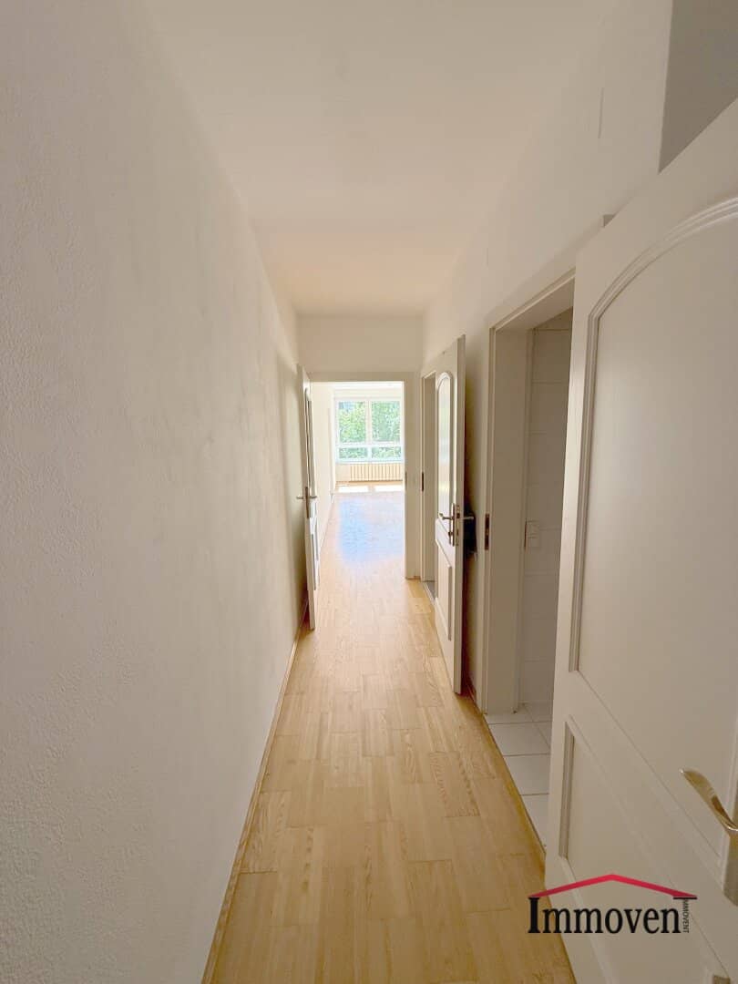 Brightly lit apartment with large terrace and underground parking space in the sought-after district of St. Peter